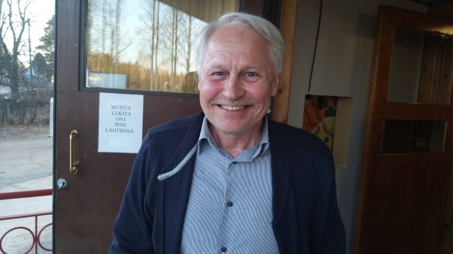 Jyrki Viukaria muistettiin 35-vuotisesta urasta Luopioisten Säästöpankin ja Säästöpankkisäätiön hallinnossa.